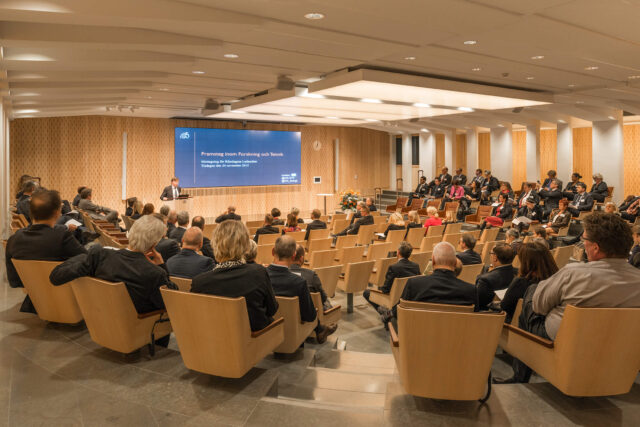 Föreläsning i Wallenbergsalen på IVA Konferenscenter